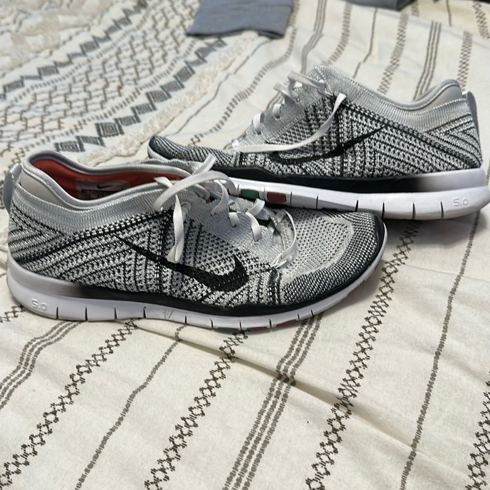 Women’s Nikes size 7 sneakers